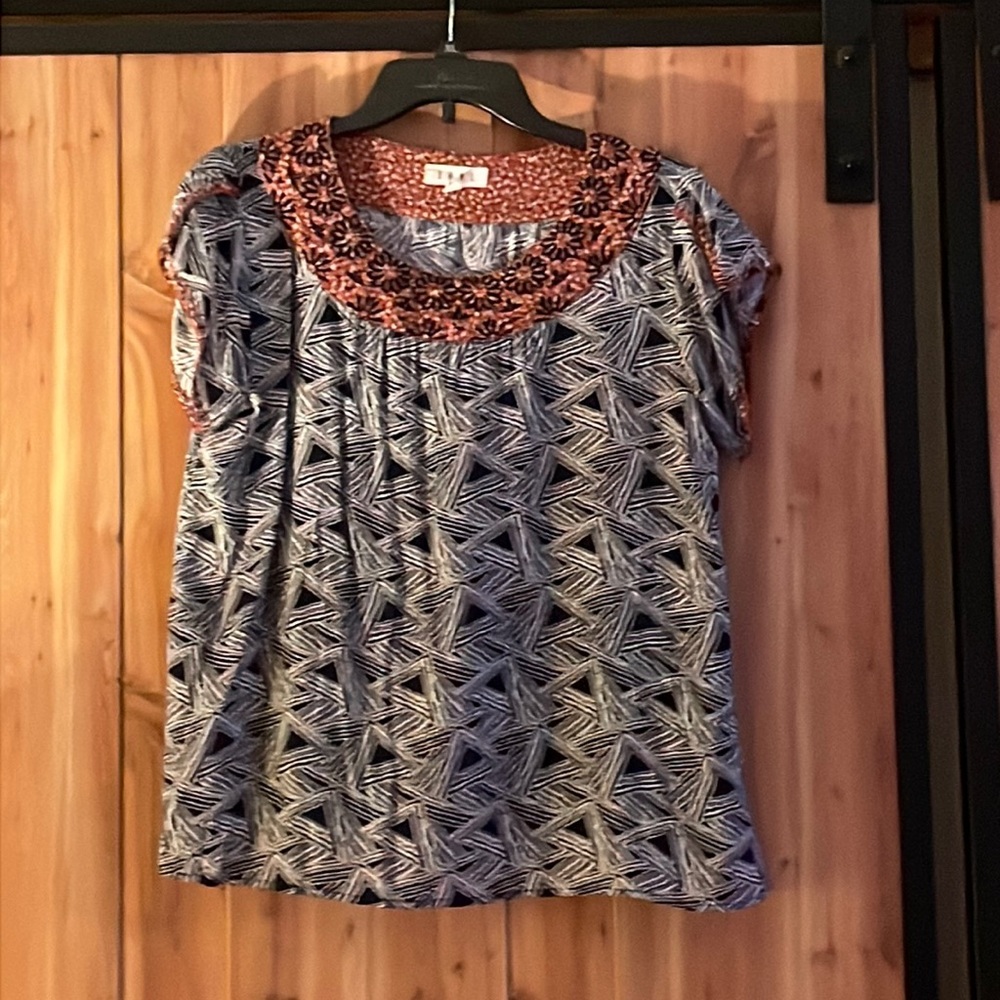 Adorable lightweight Anthropologie navy blue and white top.